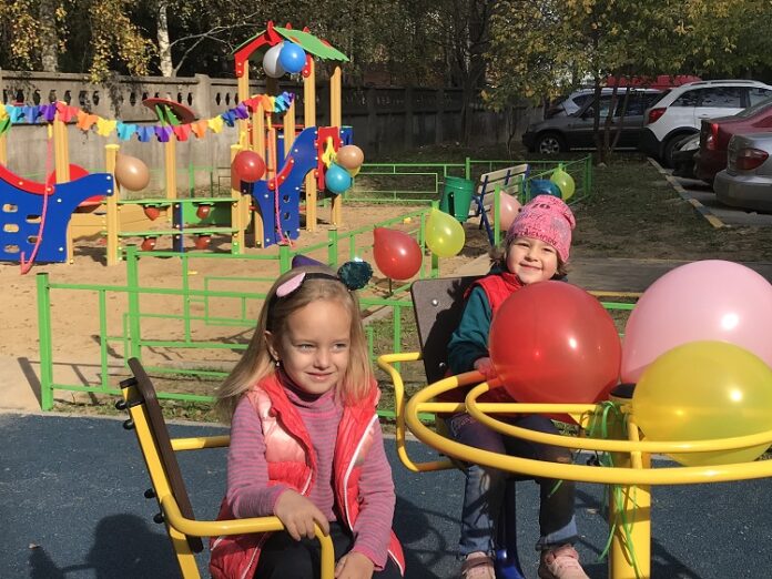 Во дворе дома № 7 по ул.Филиппова открылась детская игровая площадка