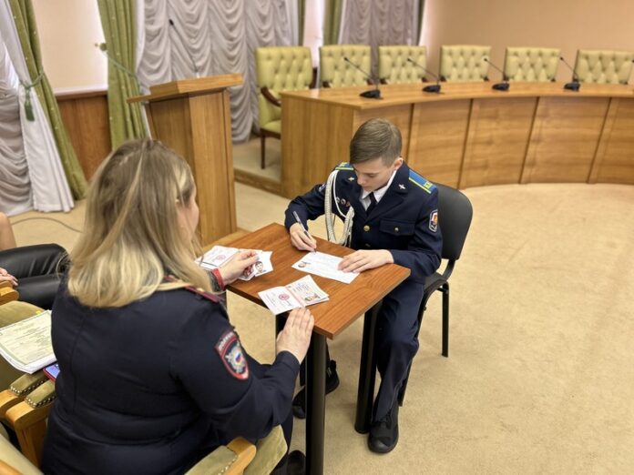 В Подольске сотрудники полиции провели акцию «Главный документ»