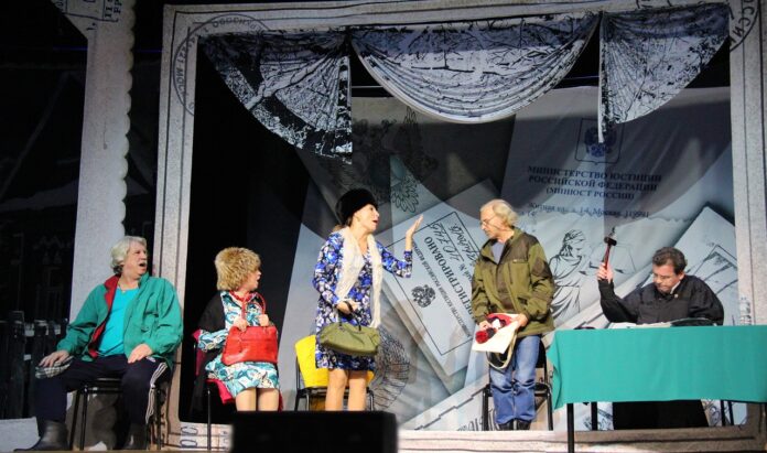 В КПЦ «Дубровицы» состоялся спектакль «Соседи»