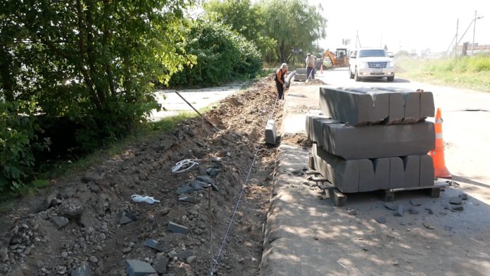 Завершается капитальный ремонт дороги по улице Новая Слобода в селе Покров