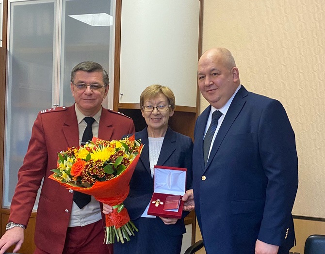Врачу-эпидемиологу Людмиле Воробьевой вручен Почётный знак «Добро и милосердие»