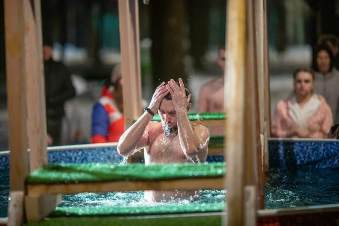 Более 3 500 подольчан приняли участие в крещенских купаниях