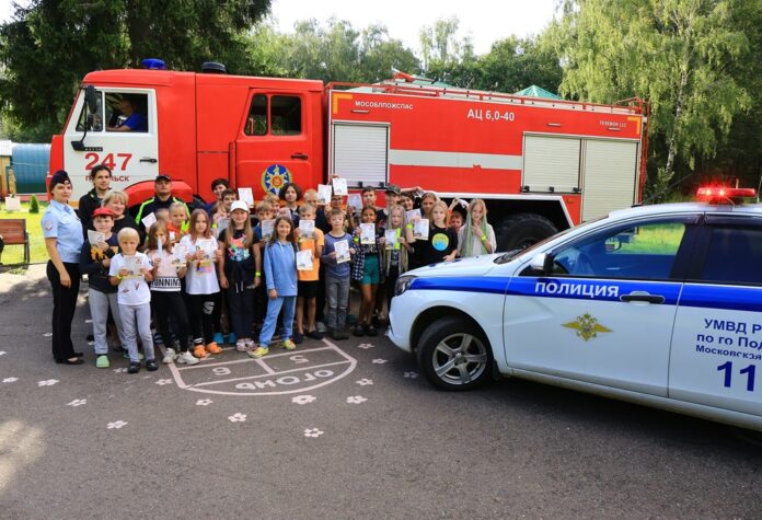 В летних оздоровительных лагерях Подмосковья сотрудники полиции, общественники и иные ведомства проводят Единые дни...