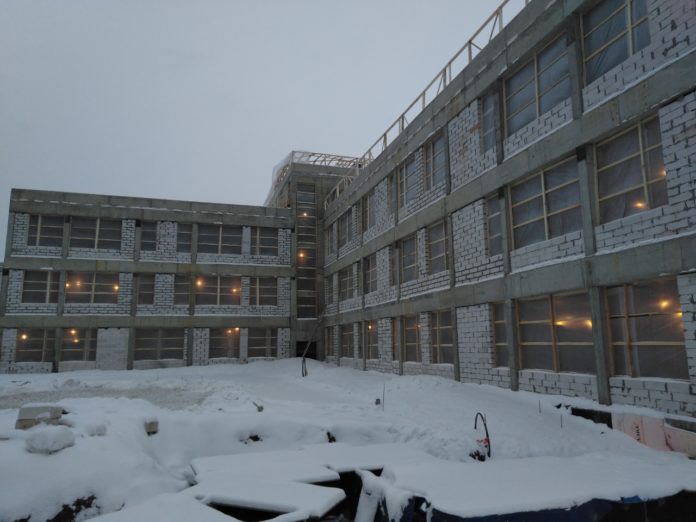 Школу в Подольске планируют достроить во втором полугодии 2021 года