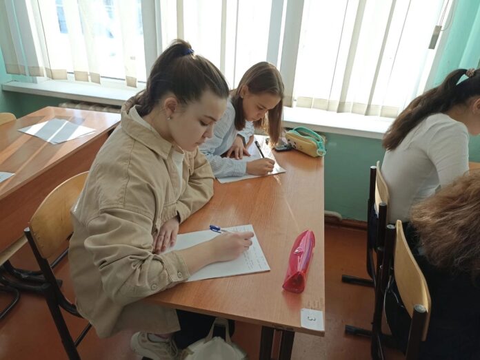 Тренинг-тест по изучению почерка провели в День ручного письма  для подольских школьников