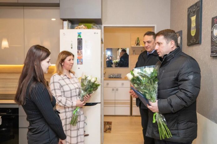 Глава округа выразил благодарность юной Кристине Садовниковой за спасение малыша