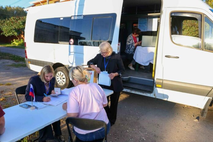 Продолжается выездное голосование