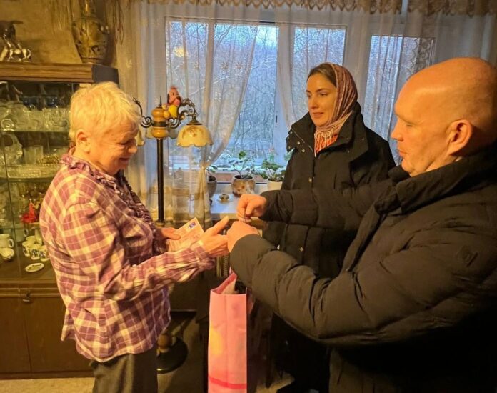 Однопартийцы поздравили ветерана пережившего период Великой Отечественной войны и блокаду Ленинграда