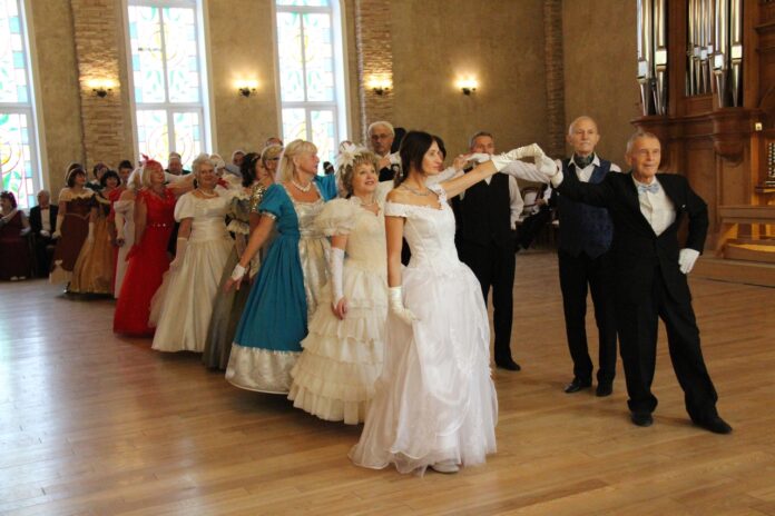 В Большом Подольске прошел исторический бал «От сердца к сердцу»