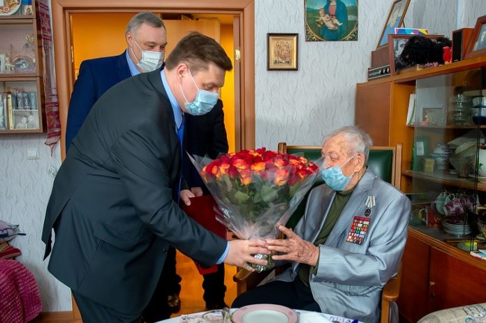 Николай Пестов поздравил со 100-летним юбилеем участника ВОВ
