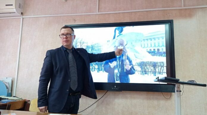 Депутат Совета депутатов провел урок, посвященный фестивалю молодежи