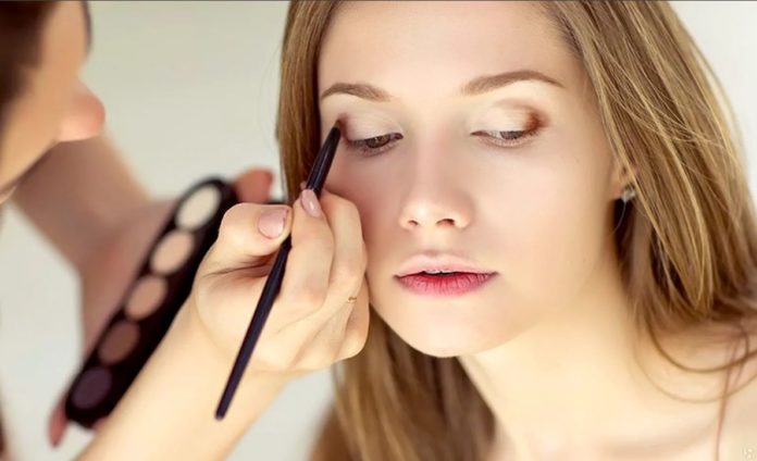 ‍В парке им. Талалихина снова проходят бесплатные мастер-классы по макияжу