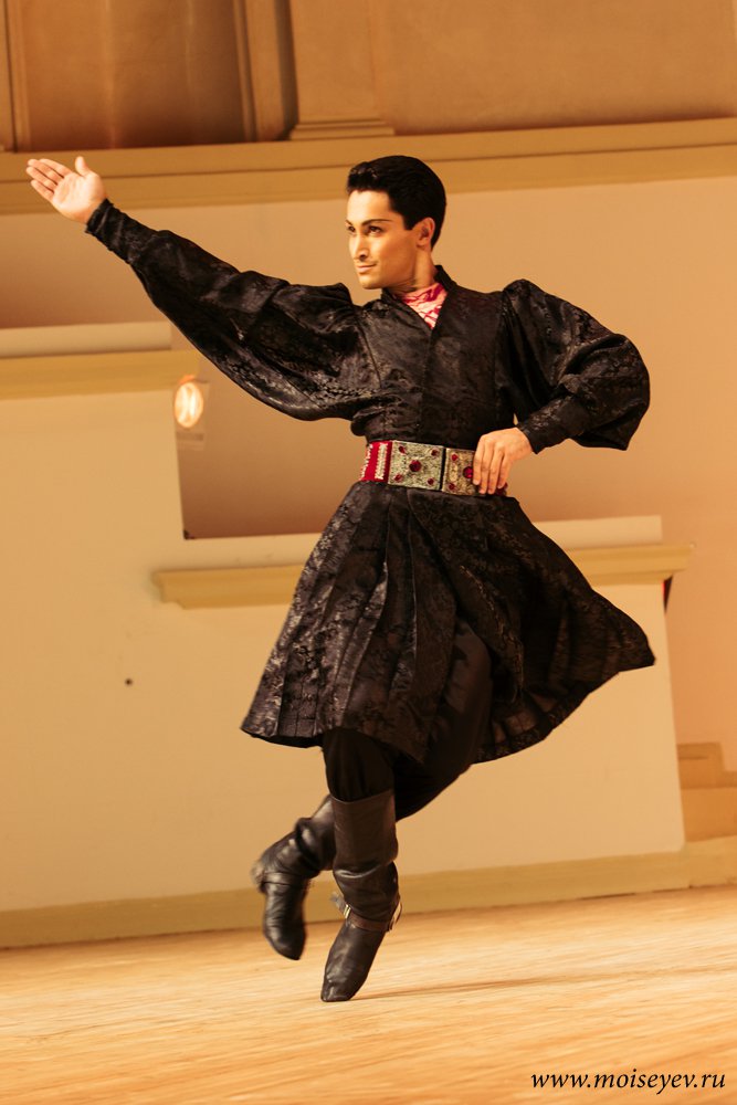 В ДК «Металлург» состоялся мастер-класс с заслуженным артистом РФ и республики Калмыкия Рамилем Мехдиевым