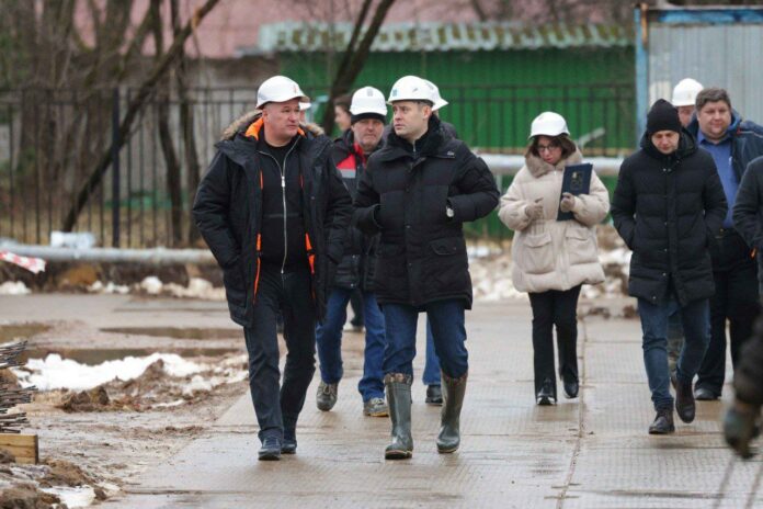 Глава Подольска проверил возведение первой новостройки для переселенцев