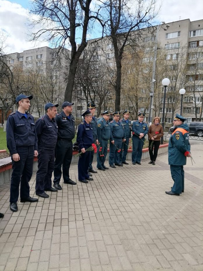 Пожарные и спасатели Подольска почтили память жертв катастрофы на Чернобыльской АЭС