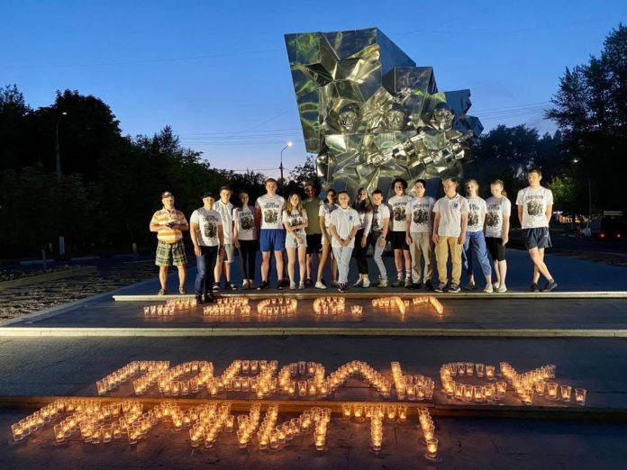 Патриотическая акция «Свеча памяти» прошла у памятника Подольским Курсантам