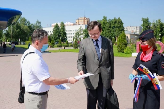 В Подольске полицейские и общественники провели профилактическую акцию «Наш дом – Россия!»