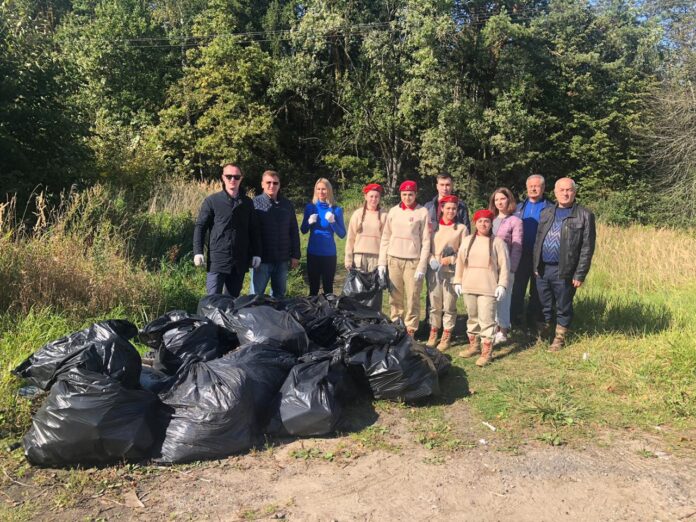За время субботника в лесном массиве в поселке Поливаново было собрано 3 кубометра мусора