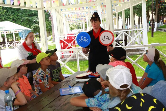 В детских оздоровительных центрах Большого Подольска сотрудники ГАИ проводят праздники дорожной безопасности