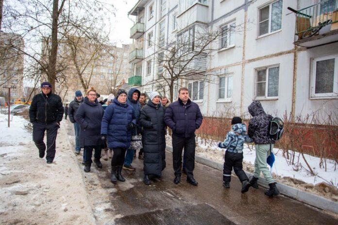 Глава Подольска совершил пеший обход в микрорайоне Силикатная