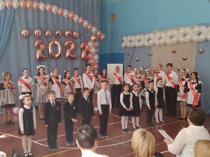 «Последний звонок» прозвенел в лицее мкр. Климовск