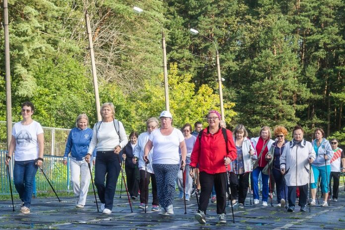 Более 40 жителей Климовска приняли участие в тренировке в рамках губернаторской программы «Активное долголетие»
