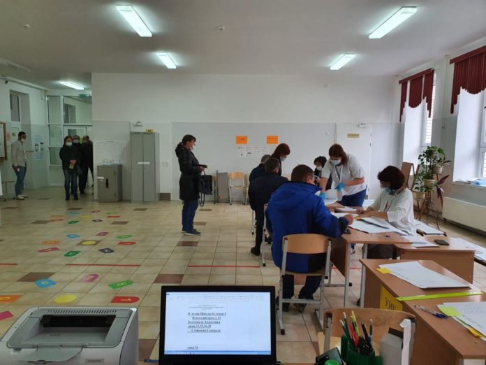 В 8 часов 17 сентября открылись все избирательные участки в округе