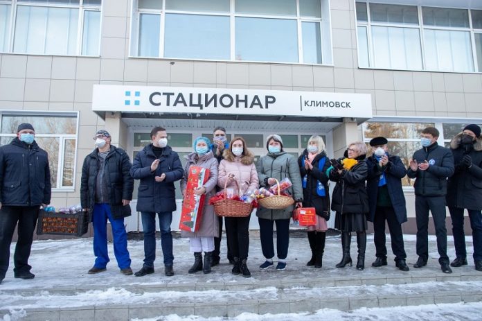 Депутаты партии «Единая Россия» поздравили медиков с наступающим Новым годом