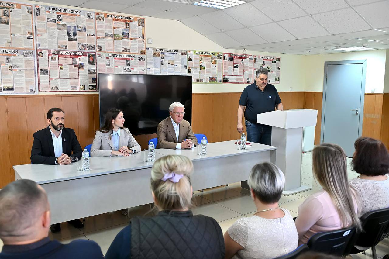 Вячеслав Фетисов встретился с коллективом УСЦ «Юность»