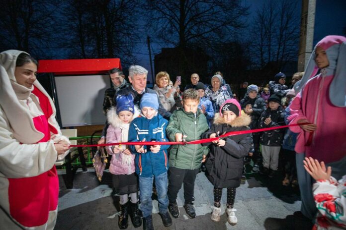 В Лаговском торжественно открыли новую площадку для детей