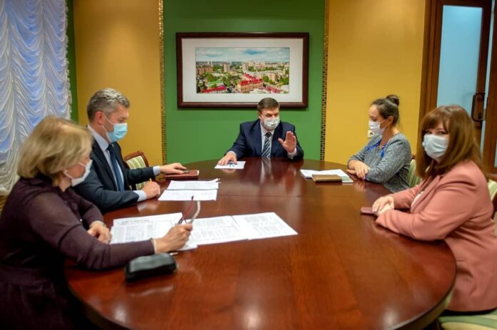 Рассмотрены вопросы организации учебного процесса в школе-интернате для детей с ограниченными возможностями здоровья