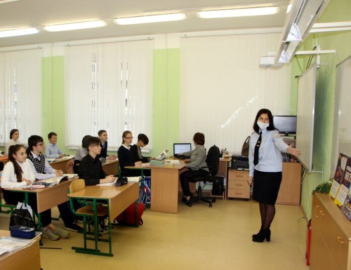 Стражи порядка провели беседу со школьниками в рамках акции «Жизнь без наркотиков»