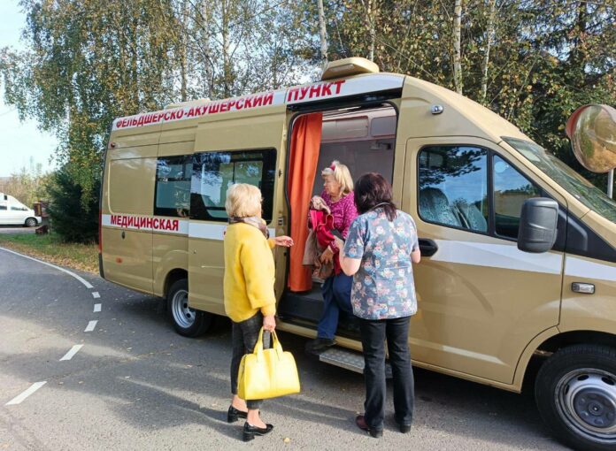 В деревне Агафоново жители прошли диспансеризацию в мобильном ФАПе