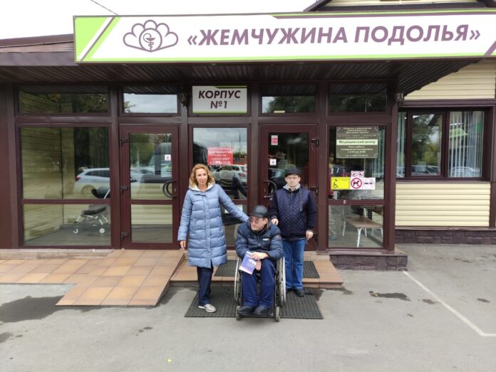 Депутат провела проверку двух частных медицинских учреждений на предмет их доступности для инвалидов