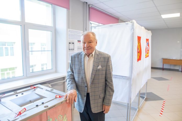 Почетный гражданин Константин Моисеев принял участие в выборах