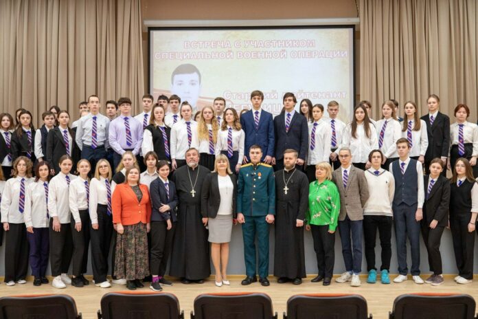 В Подольске участник СВО встретился со школьниками