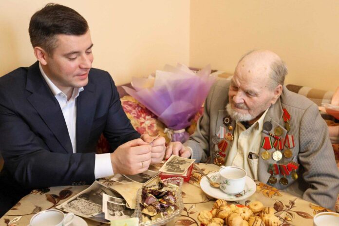 Глава Подольска проведал участника Великой Отечественной войны