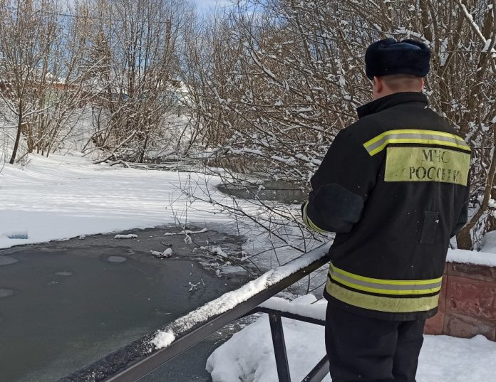 О толщине льда на Пахре 10 марта