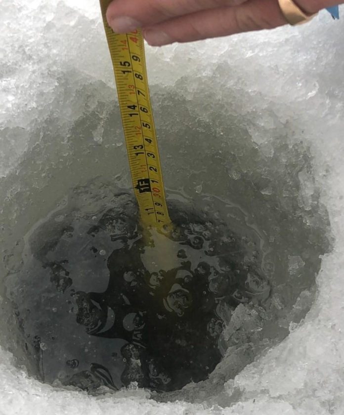 ТУ ГКУ МО «Мособлпожспас» сообщило о толщине льда на реке Пахре 2 февраля