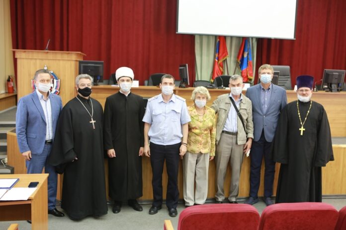 Протоиерей Пётр Дынников и протоиерей Алексий Поздникин поучаствовали в собрании Общественного совета при УМВД