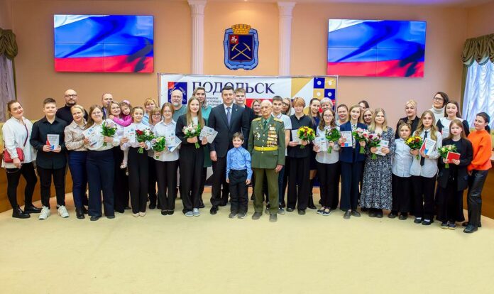 Юным подольчанам вручили паспорта накануне Дня защитника Отечества