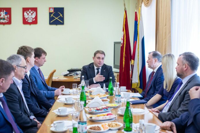 С руководителями градообразующих предприятий Большого Подольска встретился Дмитрий Жариков