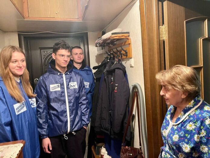 В рамках эстафеты добрых дел подольские молодогвардейцы помогли пожилой женщине