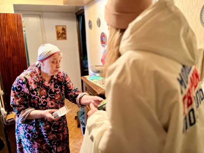 Молодогвардейцы Г.о. Подольск доставили продуктовые наборы жительнице округа.