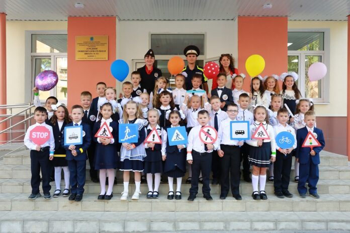 В День знаний сотрудники Госавтоинспекции г.о. Подольск проводят открытые уроки по дорожной безопасности для...