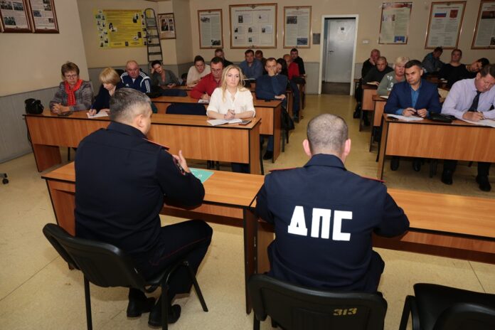 Сотрудники Госавтоинспекции г.о. Подольск провели рабочую встречу с представителями крупных автотранспортных предприятий.