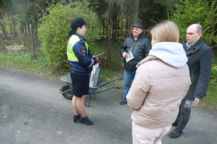 В праздничные дни  сотрудники Госавтоинспекции г.о. Подольск проводят  профилактические беседы по безопасности...