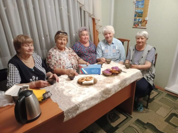 Прошла встреча почетных ветеранов с депутатом Горсовета