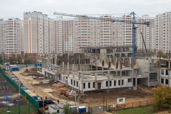 Строительство двух новых школ продолжается в микрорайоне Кузнечики