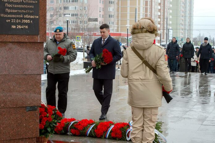 Секретарь подольского отделения партии «Единая Россия» возложил цветы к стеле «Населенный пункт воинской доблести»